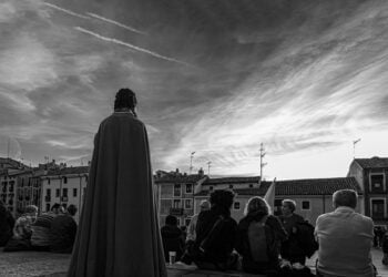 La instantánea “La espera”, de Pepi Vieco Asensio, ganadora del XIV Premio de Fotografía de la Junta de Cofradías