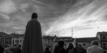 La instantánea “La espera”, de Pepi Vieco Asensio, ganadora del XIV Premio de Fotografía de la Junta de Cofradías
