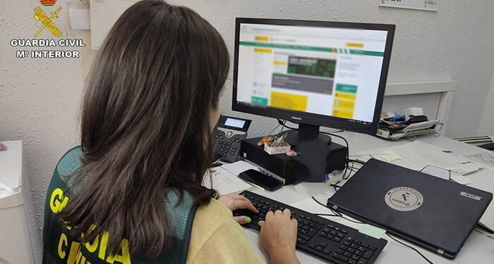 La Guardia Civil investiga a un vecino de Uclés como autor de un delito de estafa continuada y otro de quebrantamiento de condena 1 La Guardia Civil de Guadalajara investiga a dos personas como presuntas autoras de estafa y falsificación documental