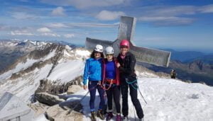 La joven escaladora conquense de trece años Aitana Iniesta Llorens hace cima en pico Aneto