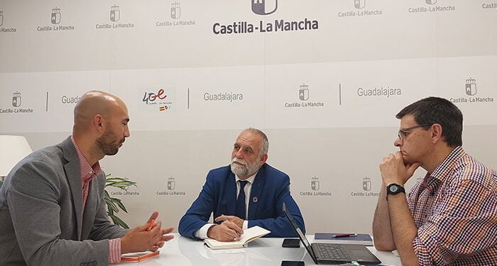 La Junta se reúne en Guadalajara con la empresa Serveo para ampliar su participación en el ciclo de FP Dual de Electromedicina Clínica