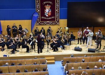 La propuesta de Zas! Candil Folk y la Banda Sinfónica de UCLM Cuenca se traduce en completo éxito