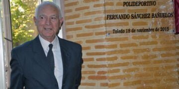 La UCLM reconoce la labor del primer equipo decanal de la Facultad de Ciencias del Deporte, entre otros referentes