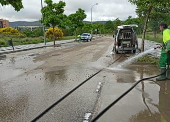 Los bomberos del Parque Municipal de Cuenca tuvieron un total de 10 salidas por las fuertes lluvias del jueves por la noche