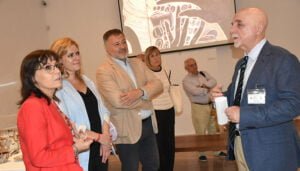 Más de un centenar de piezas de Pedro Mercedes que ofrecen un recorrido por toda su obra se exponen en Valencia