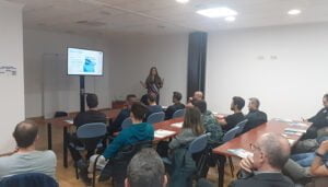 Más de veinte profesionales y empresarios de talleres conquenses aprenden sobre lubricantes con TRACC y Total Energies