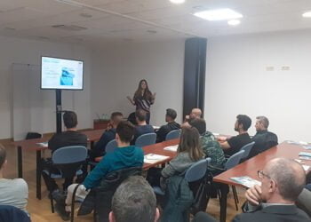 Más de veinte profesionales y empresarios de talleres conquenses aprenden sobre lubricantes con TRACC y Total Energies