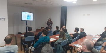 Más de veinte profesionales y empresarios de talleres conquenses aprenden sobre lubricantes con TRACC y Total Energies