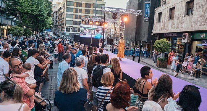 La Noche Mágica de las compras congrega a cientos de conquenses en las calles comerciales 1 ‘La Noche Mágica de las compras’ congrega a cientos de conquenses en las calles comerciales
