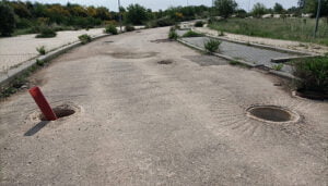 Reclaman una solución para las más 50 tapas de alcantarilla que faltan en Valdeluz