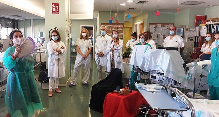 Sesión de narración oral para los pacientes en diálisis del Hospital de Guadalajara