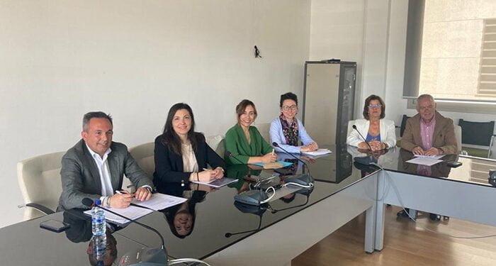 TRACC apoya que los ayuntamientos incorporen a sus ordenanzas municipales el libro-taller 1 TRACC apoya que los ayuntamientos incorporen a sus ordenanzas municipales el libro-taller