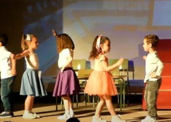 Una adaptación de «Grease» invita a soñar en el acto de graduación del alumnado del CEIP Santa Ana de Cuenca