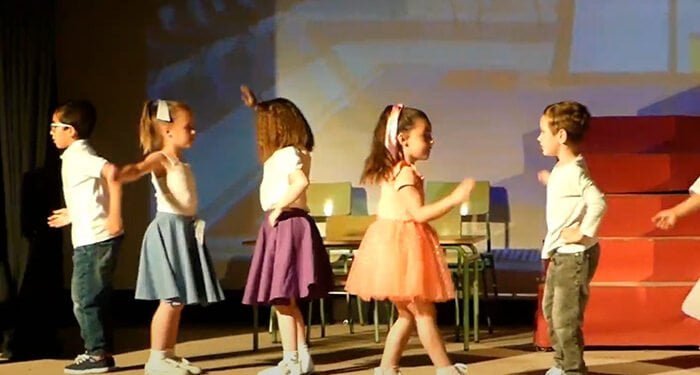 Una adaptación de «Grease» invita a soñar en el acto de graduación del alumnado del CEIP Santa Ana de Cuenca