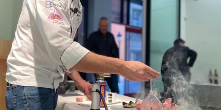 González recomienda a los seis finalistas del XIII Concurso Nacional de Cocina “que, sobre todo, se mentalicen de que van a hacer bien su trabajo” 1 antonio j gonzalez