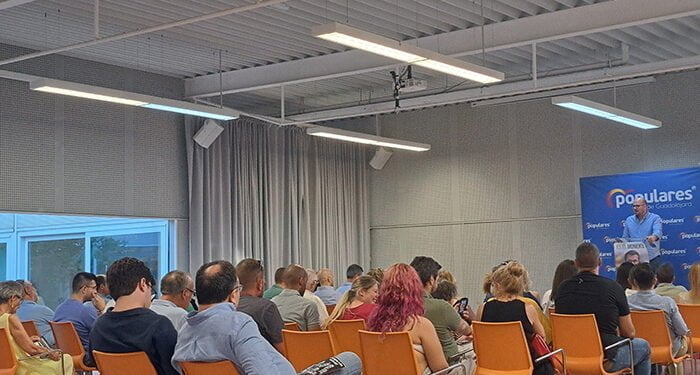 Antonio Román: “La única opción moderada de prosperidad, seguridad y bienestar es la alternativa de Núñez Feijóo” 1 Antonio Román “La única opción moderada de prosperidad, seguridad y bienestar es la alternativa de Núñez Feijóo”