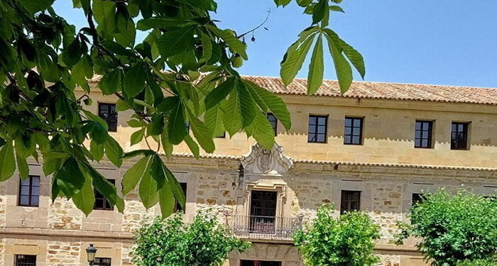 CCOO denuncia la derivación de alumnos al colegio episcopal ‘Sagrada Familia’ de Sigüenza en detrimento del IES público de la localidad 1 CCOO denuncia la derivación de alumnos al colegio episcopal ‘Sagrada Familia’ de Sigüenza en detrimento del IES público de la localidad