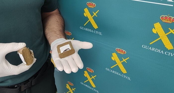 Detenido con dos tabletas de hachís en la A-2