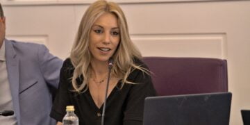 Lucía de Luz: “Ana Guarinos ha cedido al chantaje y ha cambiado sueldos por votos para asegurarse la mayoría absoluta”