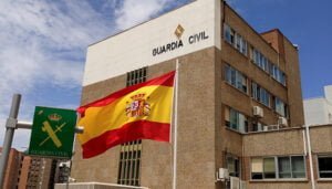 El copropietario de una empresa de transportes de Guadalajara vendió dos camiones suplantando la identidad del otro propietario ha sido detenido junto a un empleado