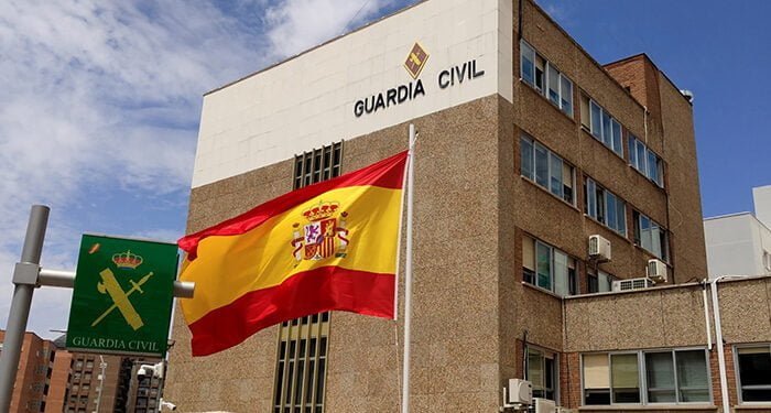 El copropietario de una empresa de transportes de Guadalajara vendió dos camiones suplantando la identidad del otro propietario ha sido detenido junto a un empleado