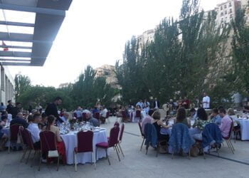 El exterior del Teatro Auditorio registra otro pleno para celebrar la elección de Cuenca como capital gastronómica
