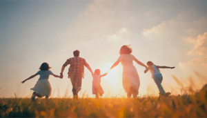 El Gobierno regional abona el pago semestral de ayudas a las familias numerosas de Castilla-La Mancha con las rentas más bajas