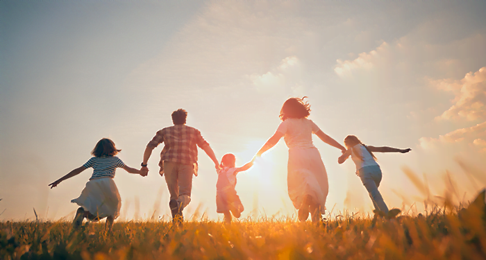 El Gobierno regional abona el pago semestral de ayudas a las familias numerosas de Castilla-La Mancha con las rentas más bajas