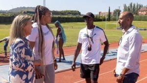 El grupo de atletas internacionales concentrados en Guadalajara reciben la visita de Ana Guarinos