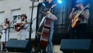 El swing de «Tomaccos» echa el telón a la tercera edición de las Noches Acústicas de Cabanillas