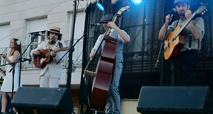 El swing de «Tomaccos» echa el telón a la tercera edición de las Noches Acústicas de Cabanillas 1 El swing de «Tomaccos» echa el telón a la tercera edición de las Noches Acústicas de Cabanillas
