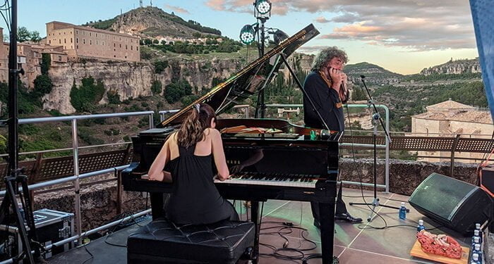 Estival Clásico hace estallar el virtuosismo de Antonio Serrano y Constanza Lechner en terreno patrimonio de la humanidad 1 Estival Clásico hace estallar el virtuosismo de Antonio Serrano y Constanza Lechner en terreno patrimonio de la humanidad