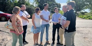 Firmado el acta de replanteo para el inicio de las obras de construcción de la glorieta en la CM-220 en Arcas