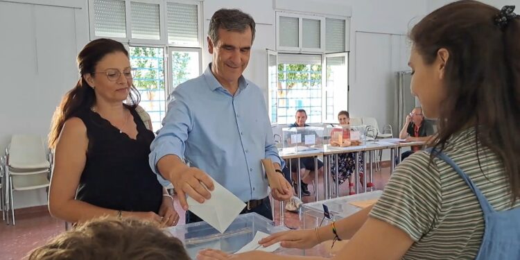 Román y Castillo hacen un llamamiento a la participación "como adelanto de un cambio necesario en nuestro país" 1 Román y Castillo hacen un llamamiento a la participación "como adelanto de un cambio necesario en nuestro país"