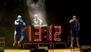 Intensa noche de poesía urbana rapeada en Cabanillas con «Chikos del Maíz», coronada con el mega show de «La Misión»