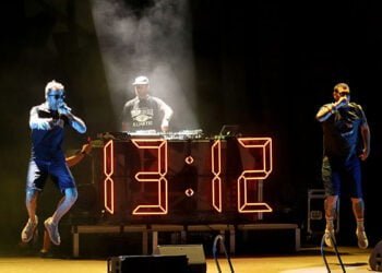 Intensa noche de poesía urbana rapeada en Cabanillas con «Chikos del Maíz», coronada con el mega show de «La Misión»