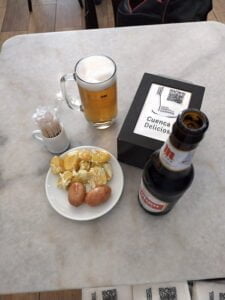 La Agrupación de Hostelería de Cuenca distribuye un millón de servilletas para visibilizar la celebración de la capital gastronómica