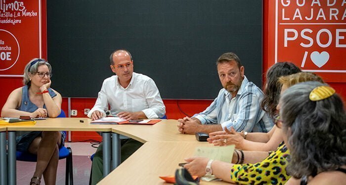 La candidatura de PSOE Guadalajara al Congreso y al Senado traslada a UGT el compromiso de Pedro Sánchez de alcanzar el pleno empleo 1 La candidatura de PSOE Guadalajara al Congreso y al Senado traslada a UGT el compromiso de Pedro Sánchez de alcanzar el pleno empleo