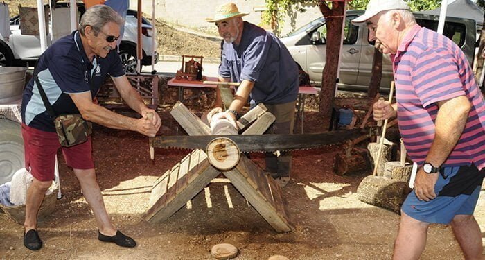 La III Feria de Oficios y Tradiciones se celebra con gran asistencia y un buen número de participantes