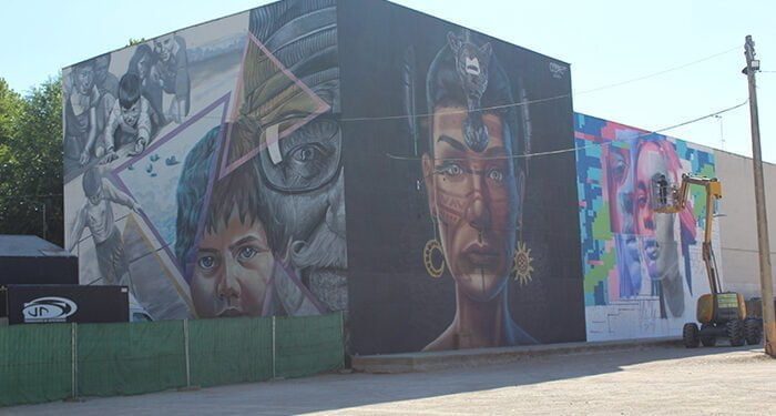 La IV edición del Festival de Arte Urbano Astarté de Iniesta ha tenido como protagonista a la mujer