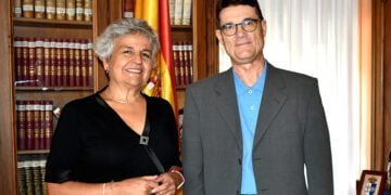 La subdelegada del Gobierno recibe al nuevo director del Centro Penitenciario de Cuenca