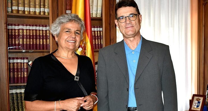 La subdelegada del Gobierno recibe al nuevo director del Centro Penitenciario de Cuenca