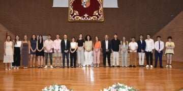 La UCLM y el Gobierno regional reconocen al alumnado con mejores resultados en la EvAU y en olimpiadas