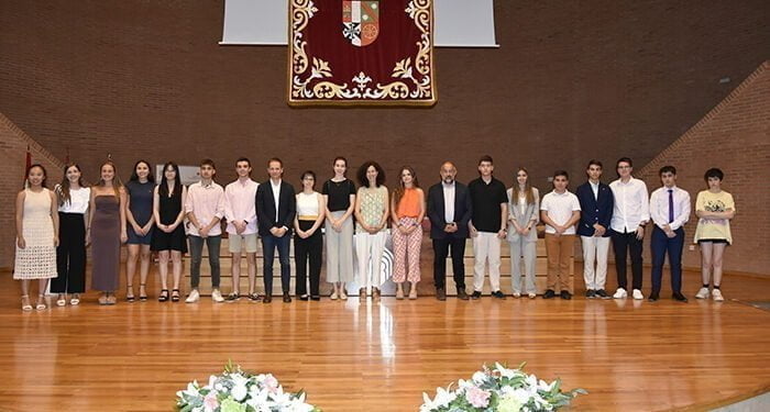 La UCLM y el Gobierno regional reconocen al alumnado con mejores resultados en la EvAU y en olimpiadas
