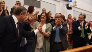 Las Cortes regionales reeligen por mayoría absoluta a García-Page como presidente de Castilla-La Mancha