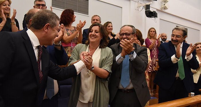 Las Cortes regionales reeligen por mayoría absoluta a García-Page como presidente de Castilla-La Mancha