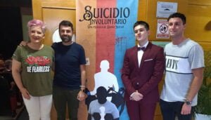 Llenazo en la Casa de la Cultura de Cabanillas para la «premiere» de «Suicidio involuntario»