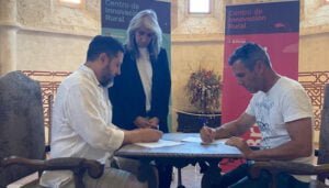 Luis Viejo y el ganadero Joselito firman el contrato para el Tradicional Encierro del 16 de agosto de este año