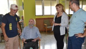 Manu Chao ofrece un concierto improvisado en la Residencia Provincial Sagrado Corazón de Jesús