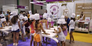 Tortosa destaca la “intensa y variada programación” que habrá del 28 al 30 de julio en la Feria del Ajo de Las Pedroñeras